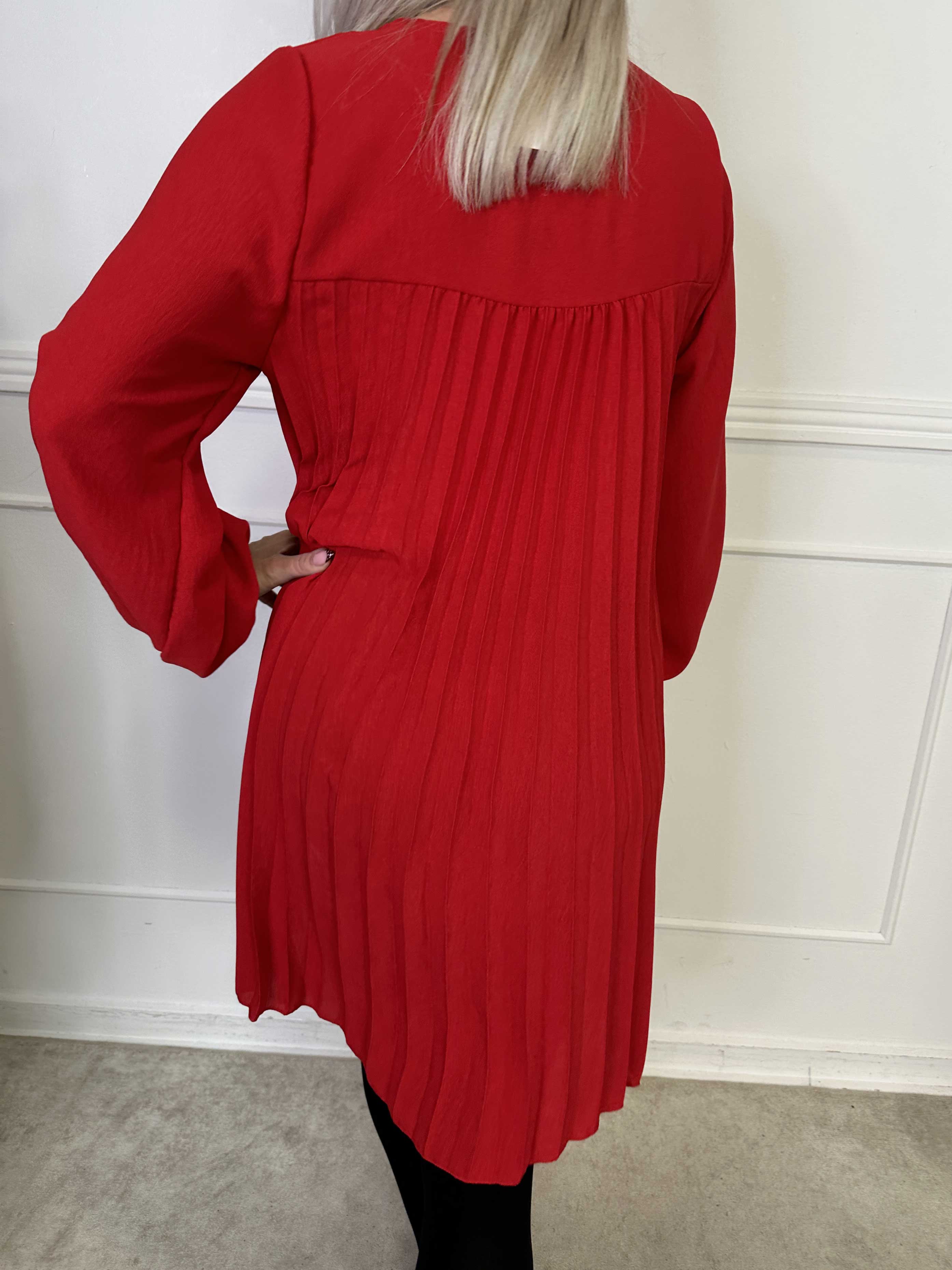 Nancy Short L/S - Kjole med plisseringer og lommer